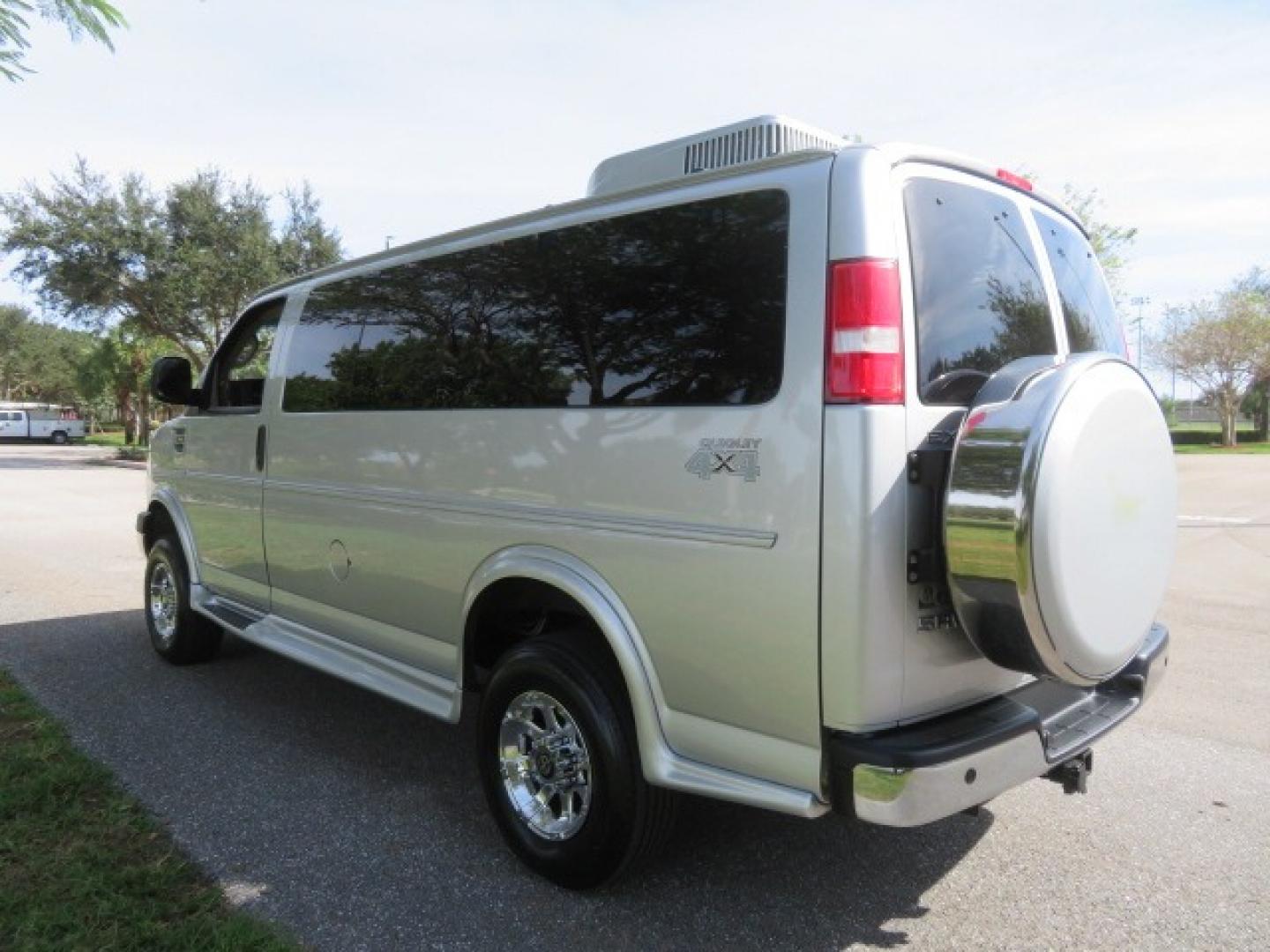 2017 Silver /Tan GMC Savana (1GTW7AFG6H1) , 4x4 transmission, located at 4301 Oak Circle #19, Boca Raton, FL, 33431, (954) 561-2499, 26.388861, -80.084038 - Photo#11